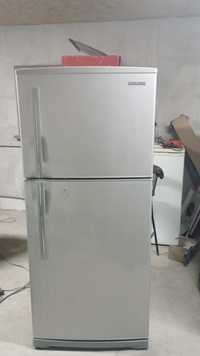 Продам холодильник hitachi