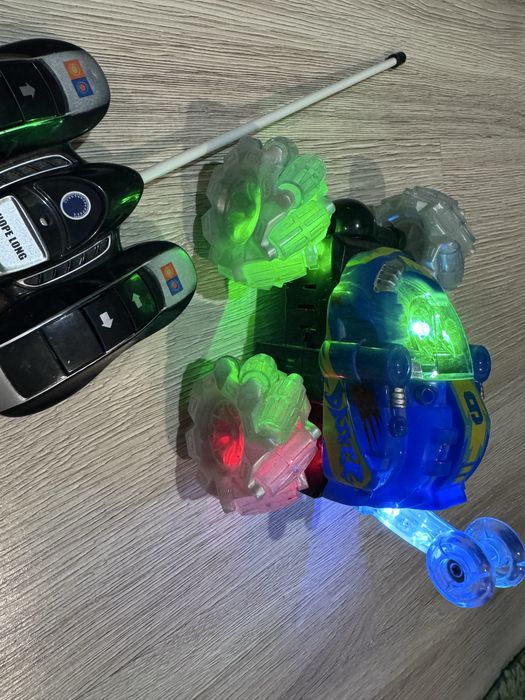 Машинка-перевёртыш на батарейках