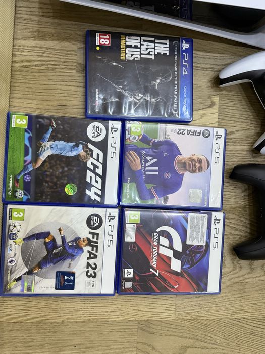 PlayStation 5 + 2 controllere + 5 jocuri – ca nou!