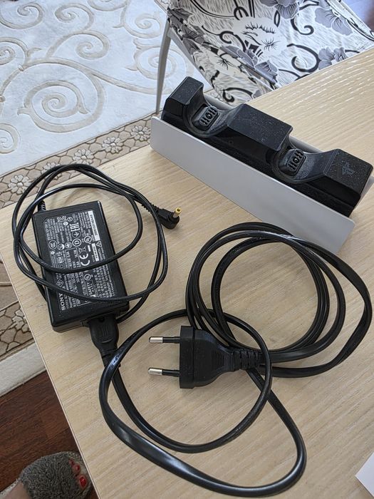 Зарядное устройство для джойстиков Sony, есть игры