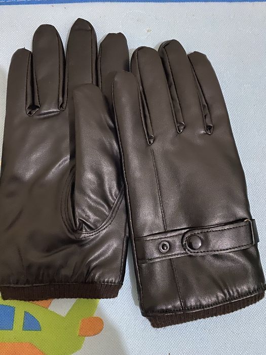 Мужские  кожаные  перчатки  продам  новые.
