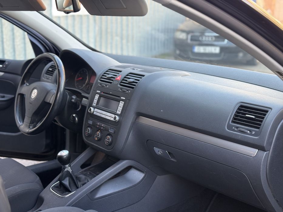 Volkswagen Golf V-1.6 Benzina MPI