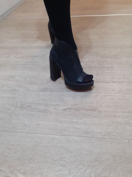 Продам женские туфли