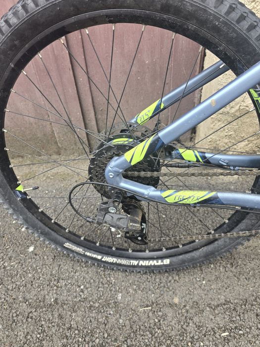 Vând bicicleta electrica 700 km