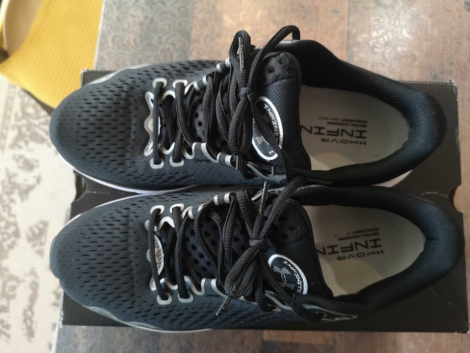 Under Armour infinite 4 маратонки за бягане, чисто нови, номер 43