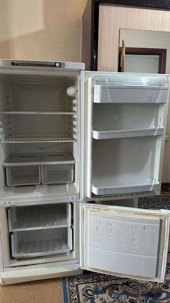 Холодильник Indesit