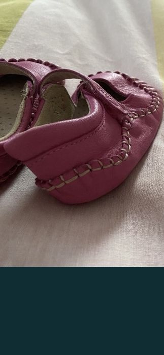 Vând lot 3 perechi papucei piele bebe