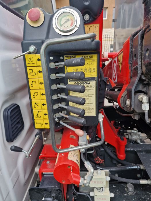 Vând iveco daily basculabil cu macara