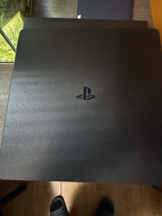 Play station 4 slim