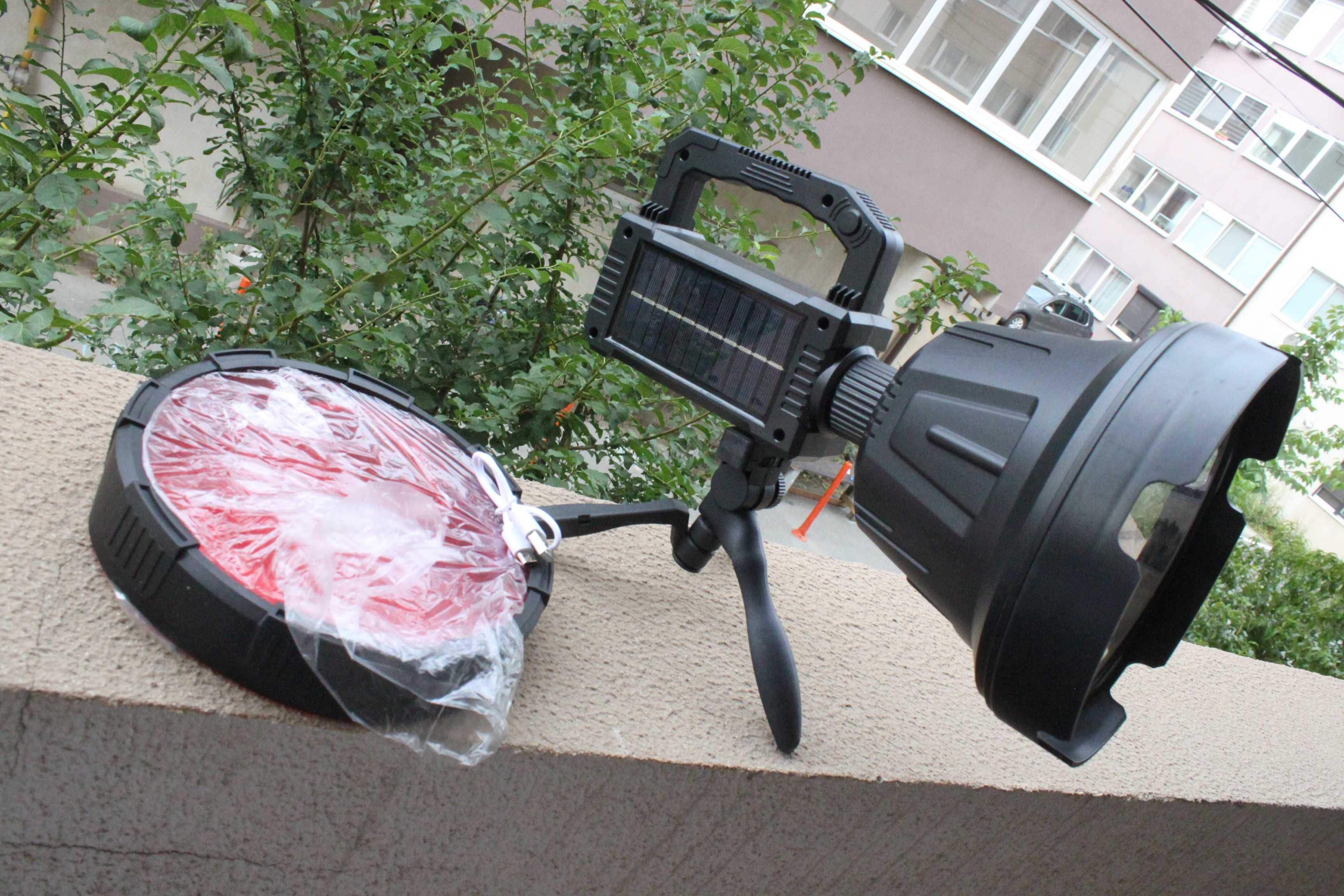 Lanterna led W5111 cu panou solar si trepied pentru drumetii