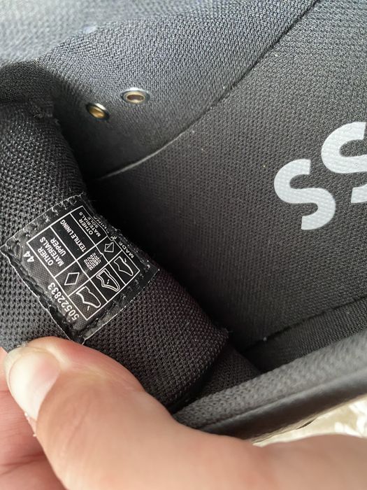 Vand papuci Boss in stare excelenta