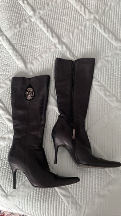 Осенние сапоги продаются