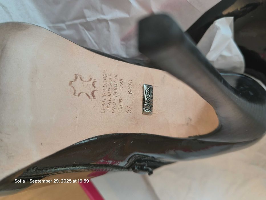 Продавам дамски черни боти Buffalo London