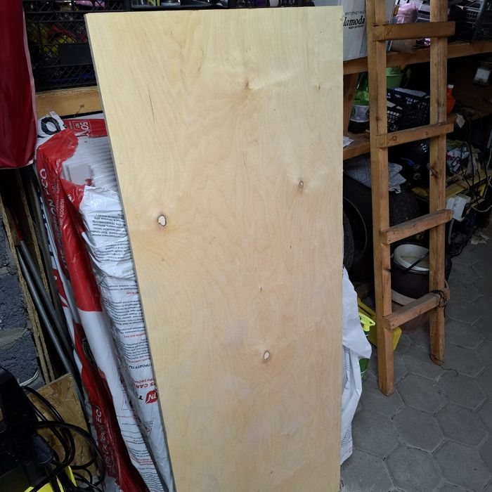 Фанера, куски, толщина 10 мм и 6 мм.