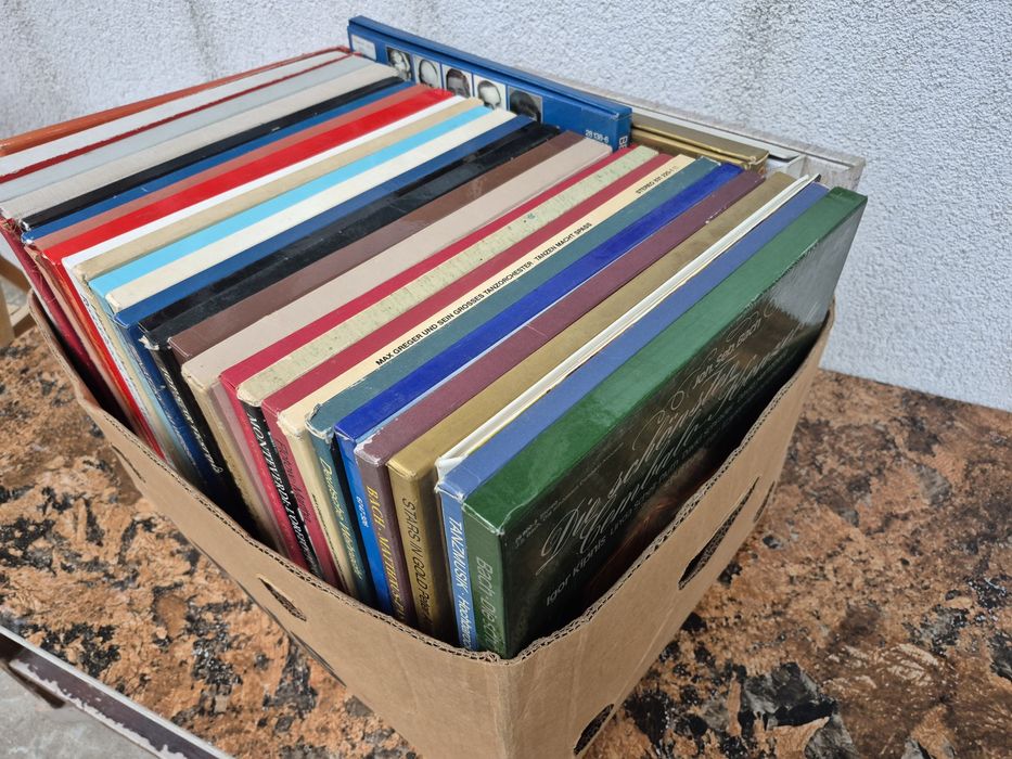 Vând Lot Discuri Vinil 100LP,muzica Clasică mixta 

- Clasică 

- In