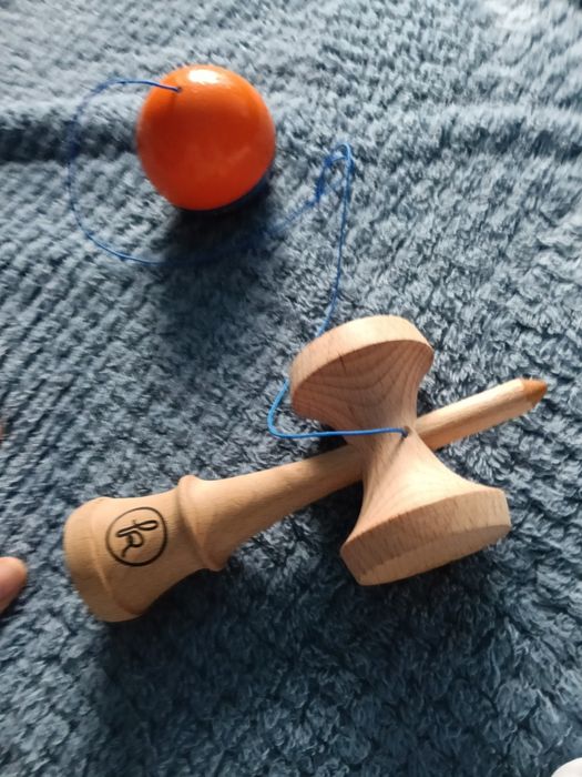 Vând kendama europe