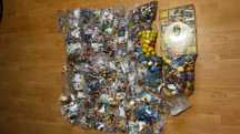 700+ Figurine Kinder Surprise Lot de peste 700 bucati sunt si dubluri