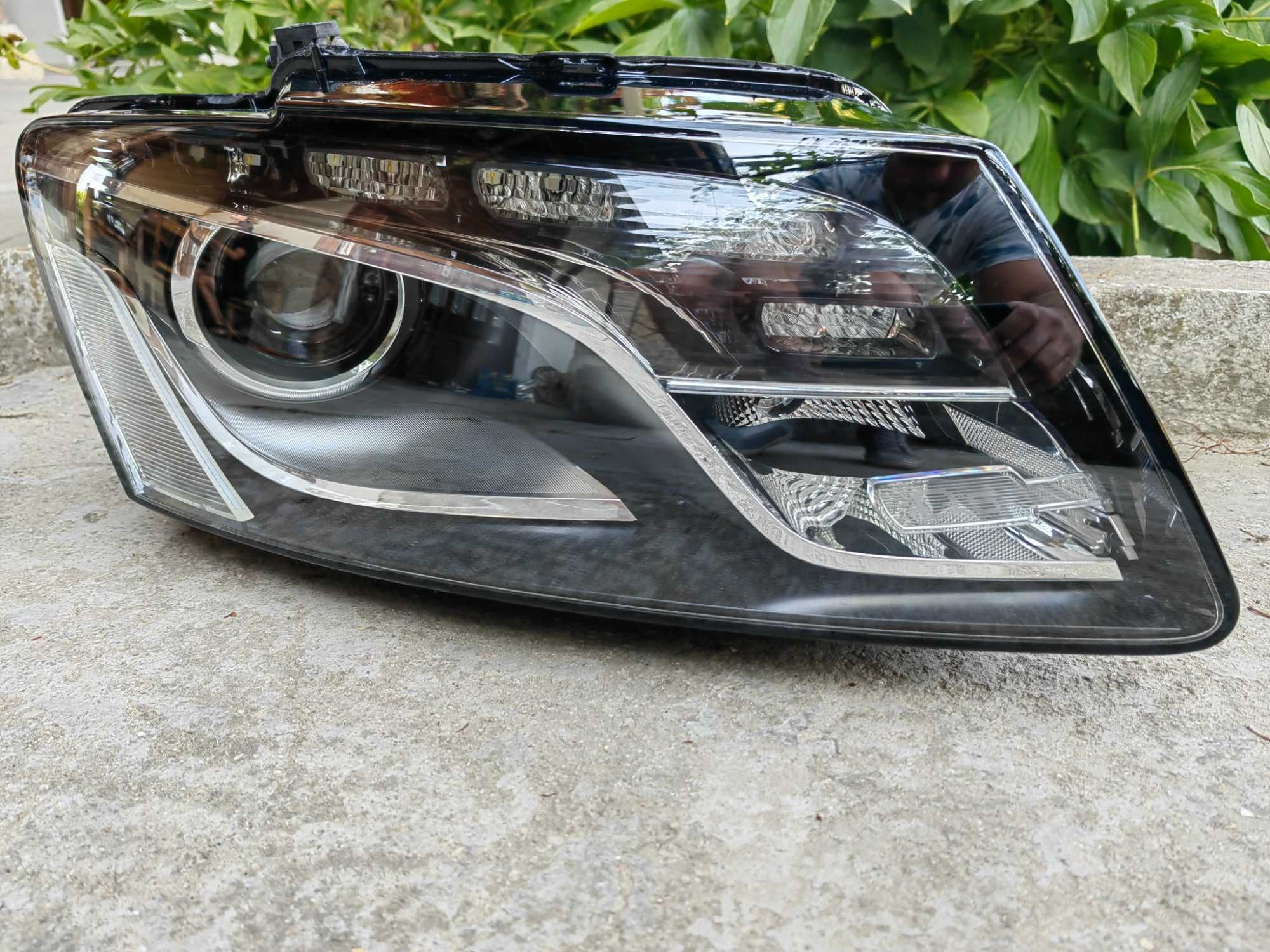 Фар Audi Q5 Bi-Xenon LED десен / Фар Ауди Кю5 ксенон Оригинален