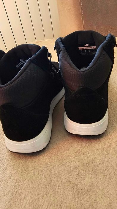 Дамски спортни боти