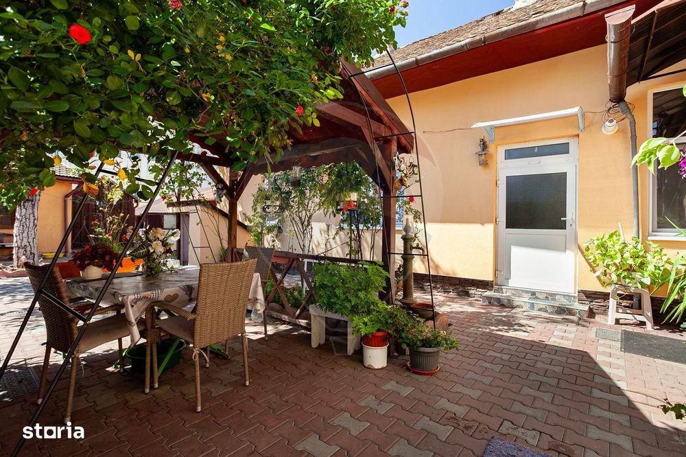 Apartament 2 camere , renovat, mobilat- utilat,  zona centrală