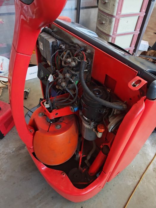 Продавам ел.стакер LINDE T18