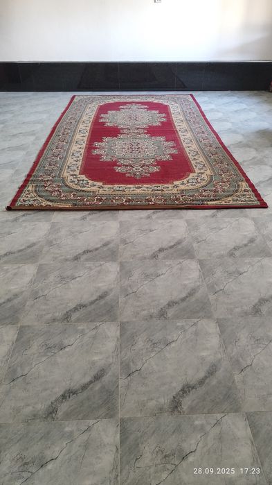 Сотилади Б.У  ковёр яхши холатда