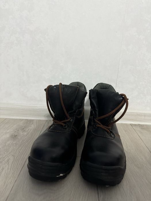 Робочий новый ботинка