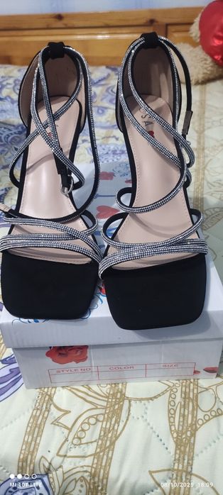 Сандали (чисто нови) официални