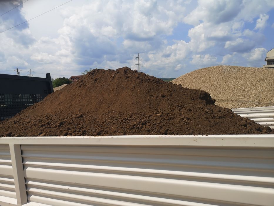 Transport marfa  nisip  pămînt materiale
