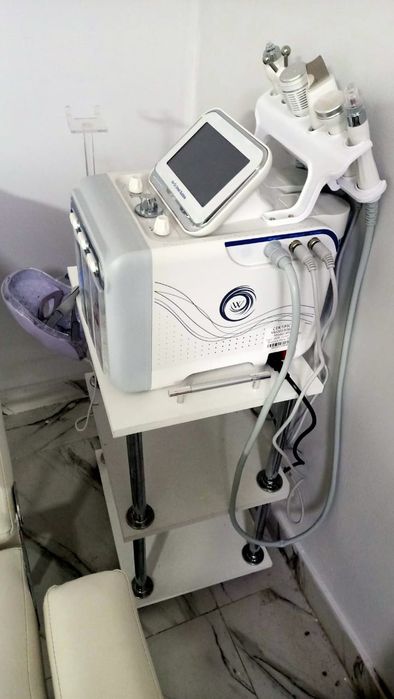 Продам мебель для салона красоты
Цветы искусственные - 2 шт, каждый п