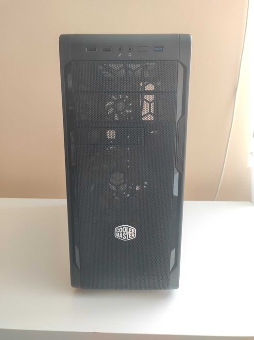 Mid-Tower кутия - Cooler Master N300