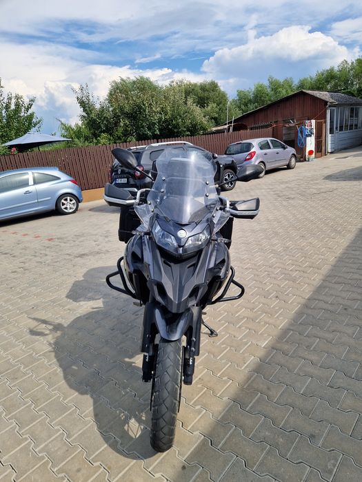 Vând Benelli trk 502x