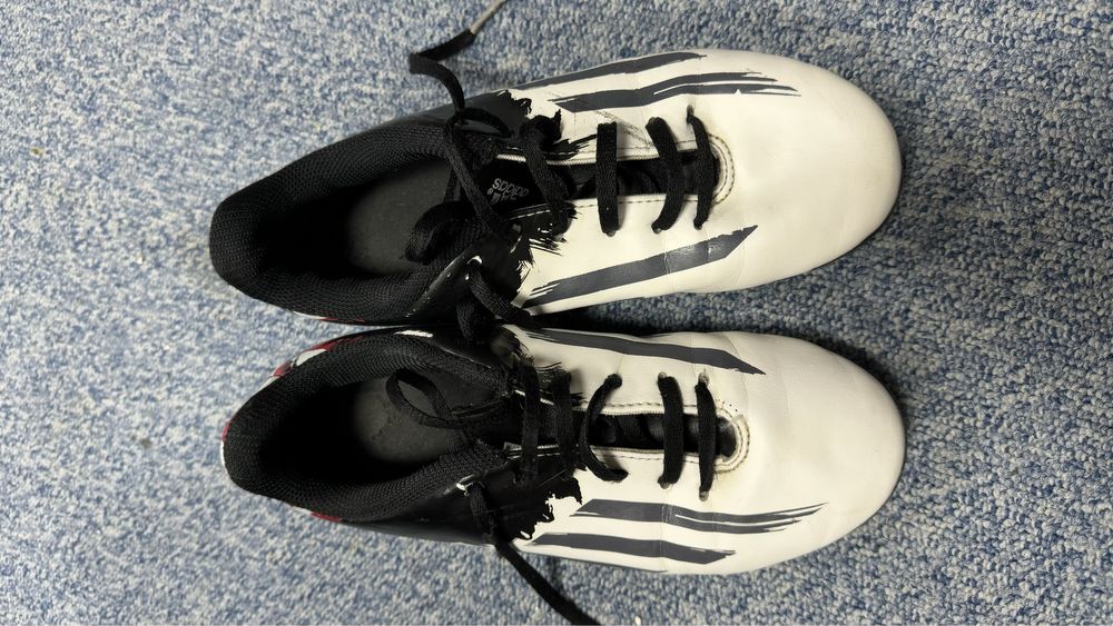 Adidasi cu crampoane 34