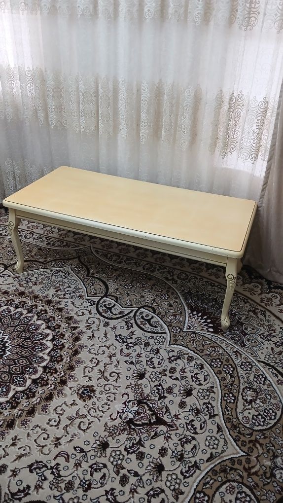 Mebel Sifatli yogochdan yasalgan Islomiy xonadan da foydalanilgan