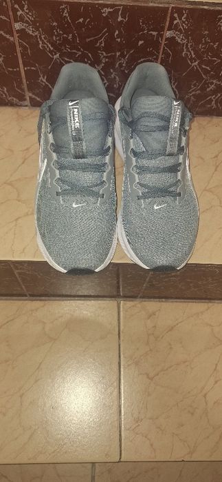 Продавам маратонки nike
