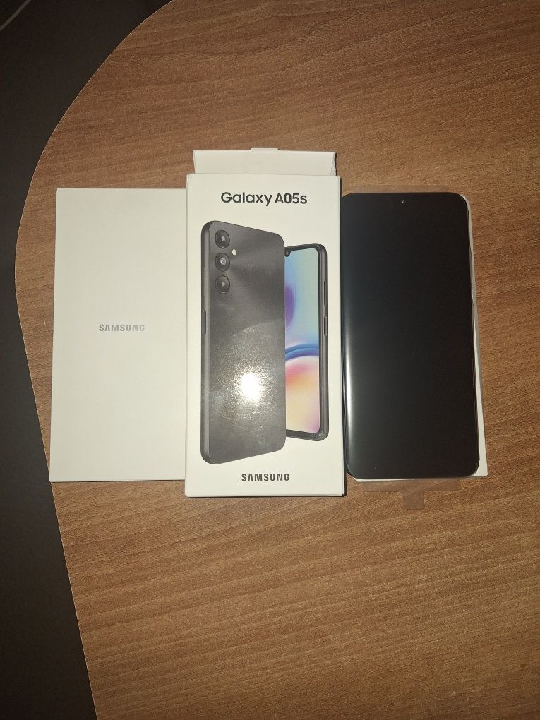 Чисто нов телефон Samsung