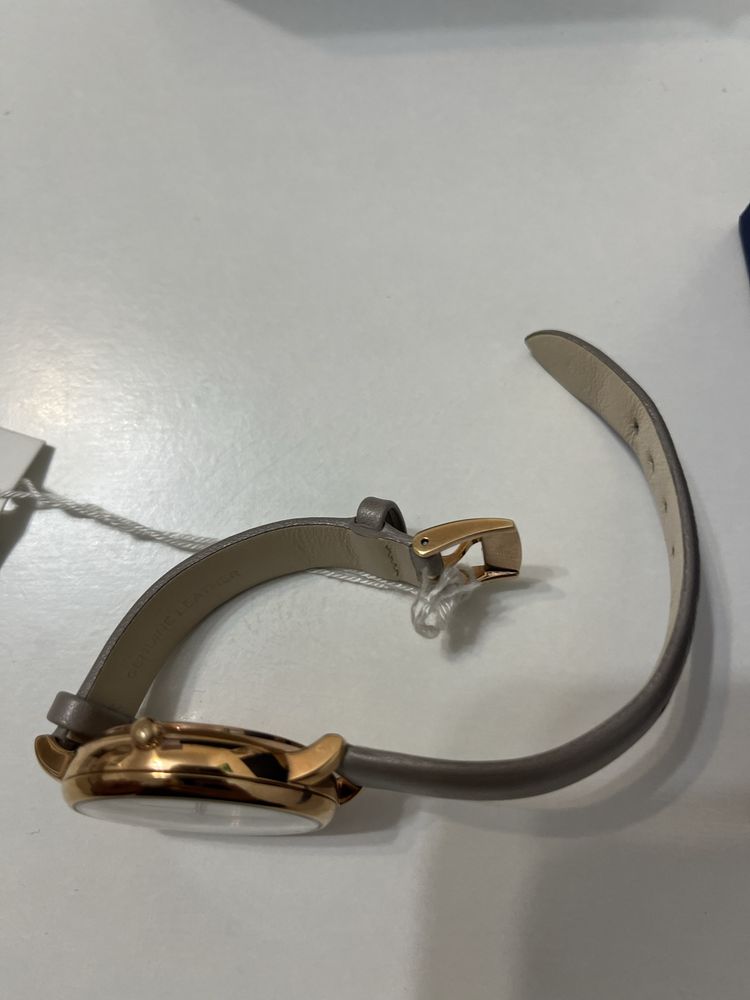 Продам часы Swarovski