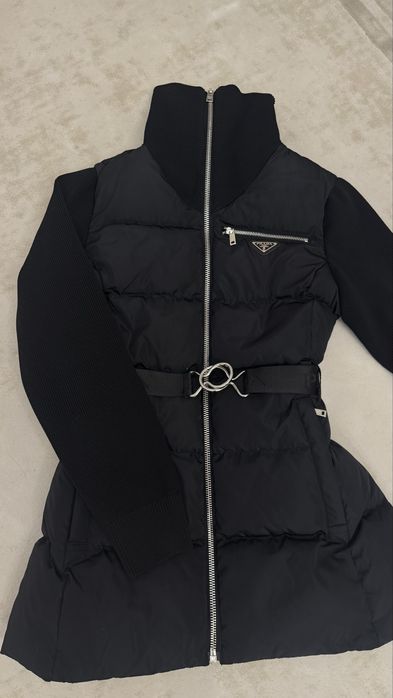 Куртка демисезонная, цвет черный.