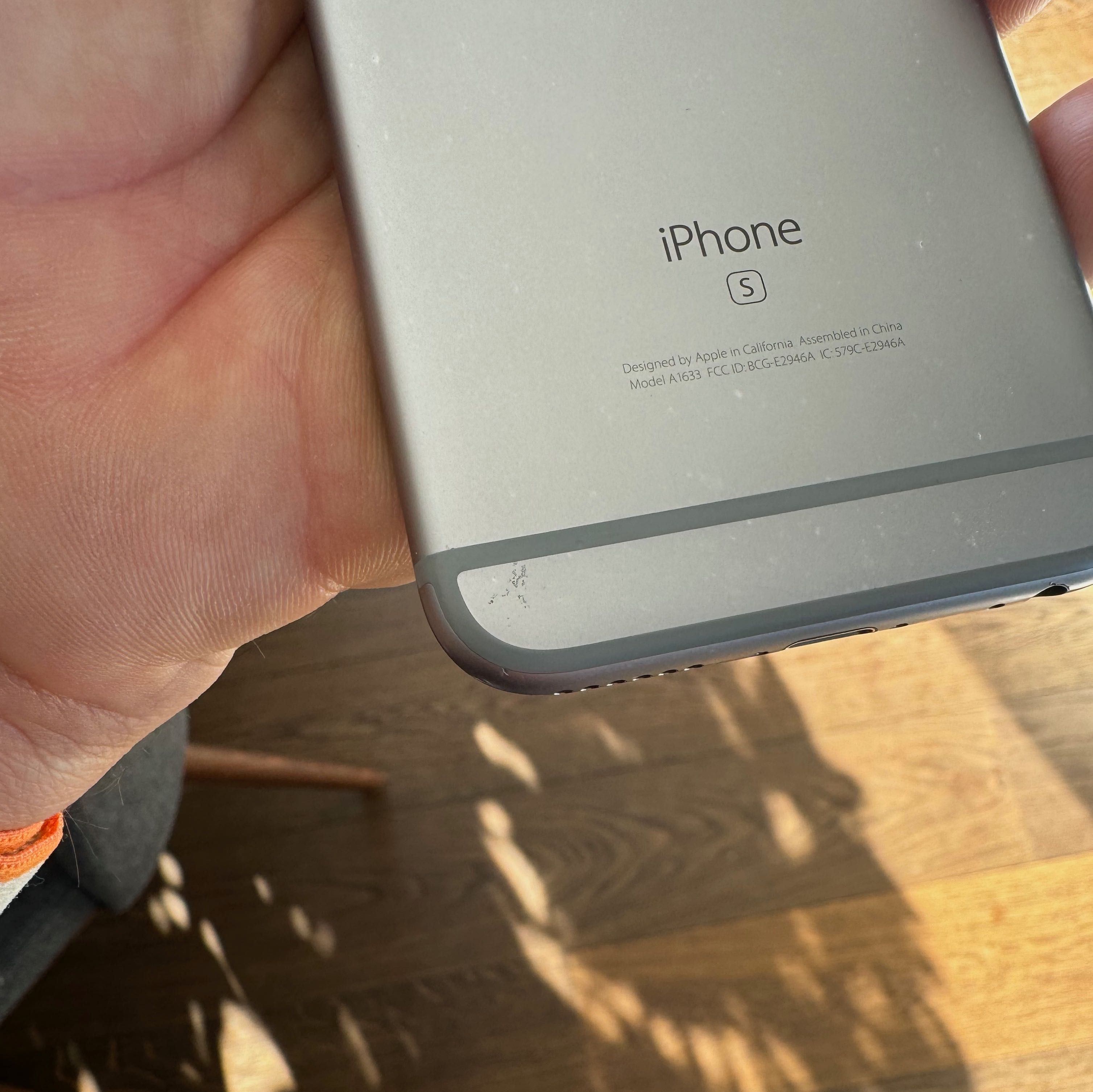 iPhone 6s, 16GB, Space Gray, Jailbroken, Locked