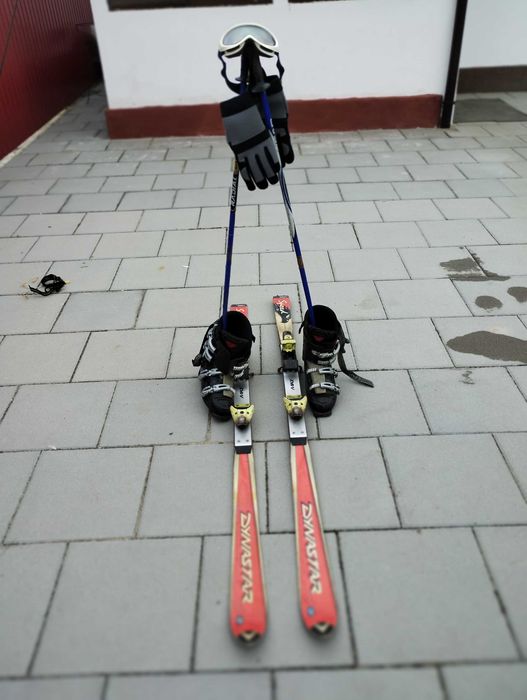 Vând schiuri folosite