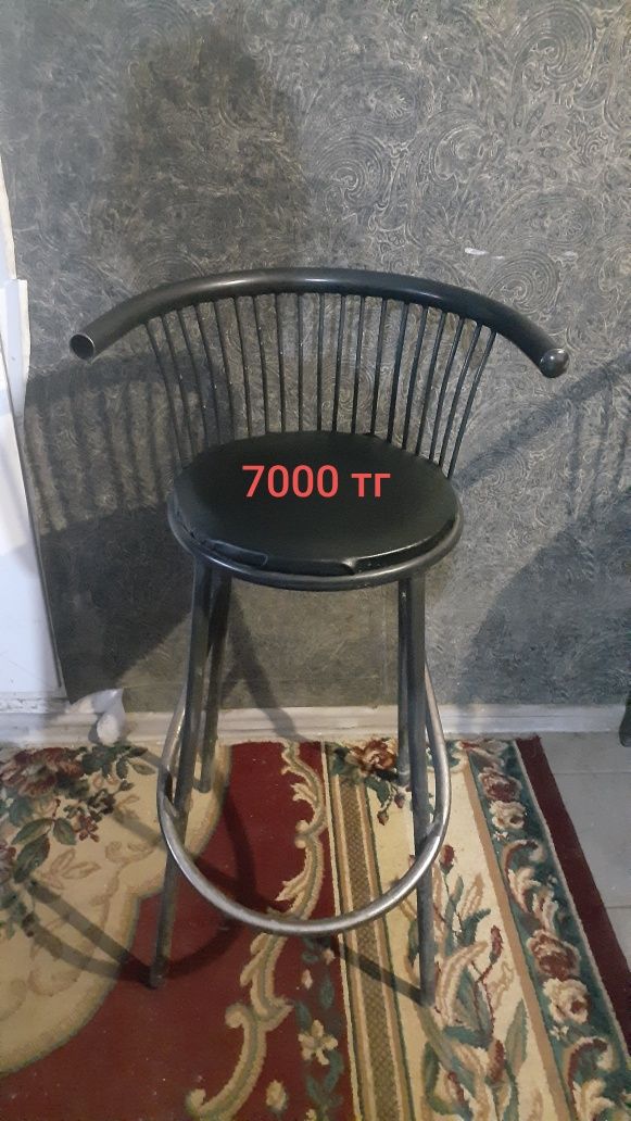 Продам барный 1 стол.