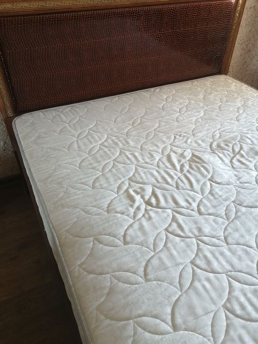 Продам 2х спальную кровать
