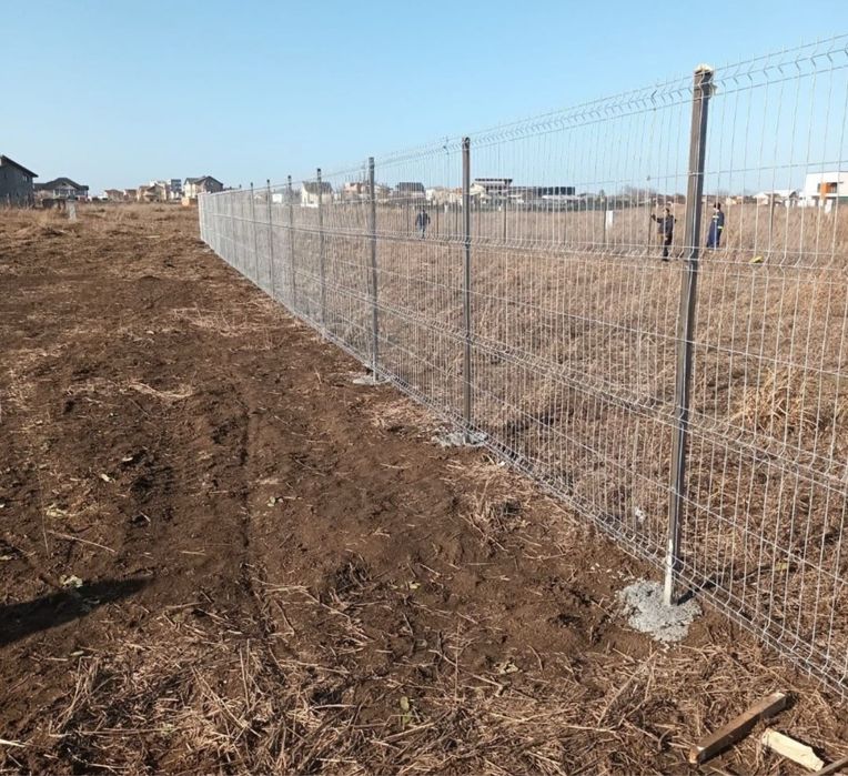 Executam garduri si porti