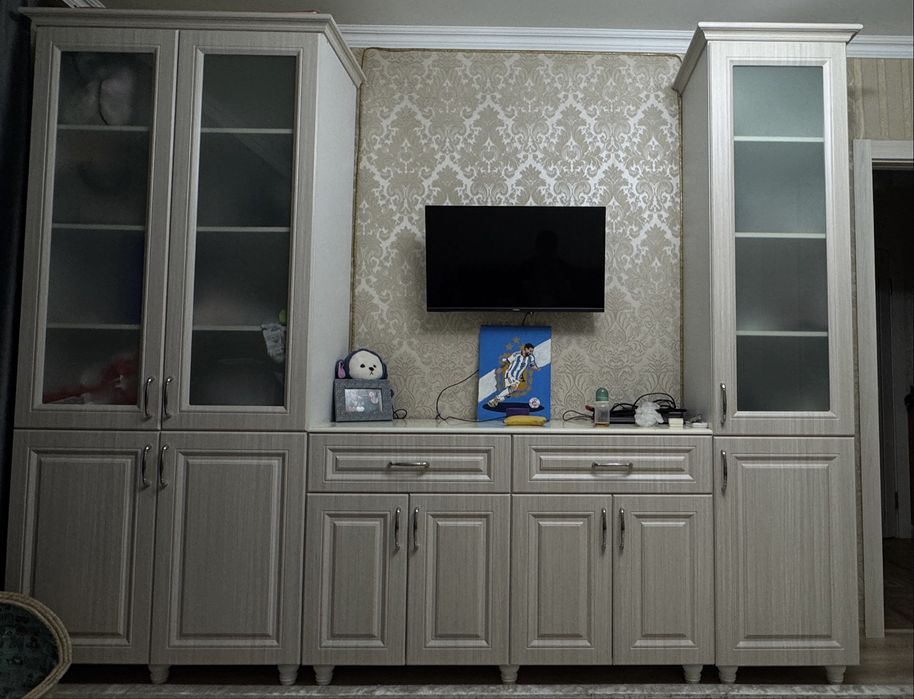 Продам: Стенка в зал, современный дизайн, отличное состояние.