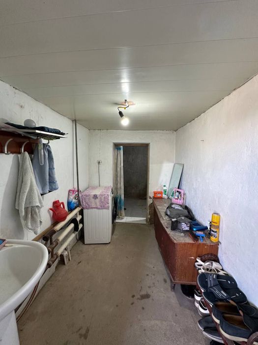 Уч кахрамон постидан 7 км кирганда обод махаллада 4 хонали уй сотилади