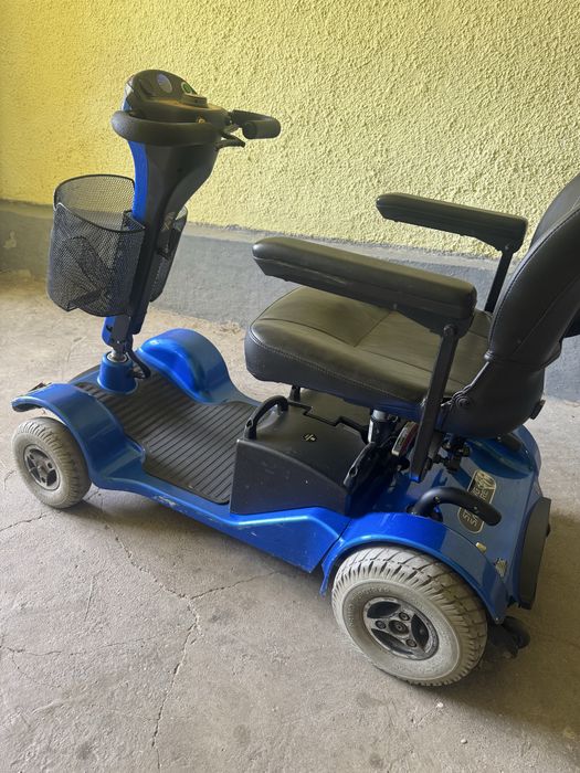 Scuter/caricior electric, pentru varstnice/dizabilitati.