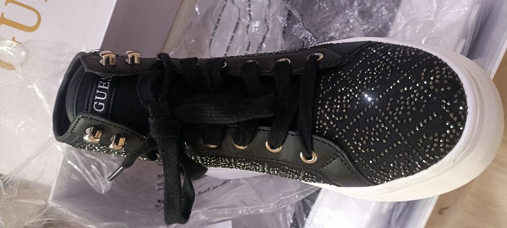 Дамски кецове Guess Нови 38 номер -119 лв