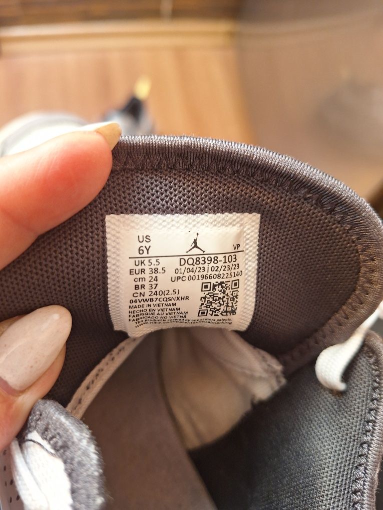nike jordan stay loyal 2