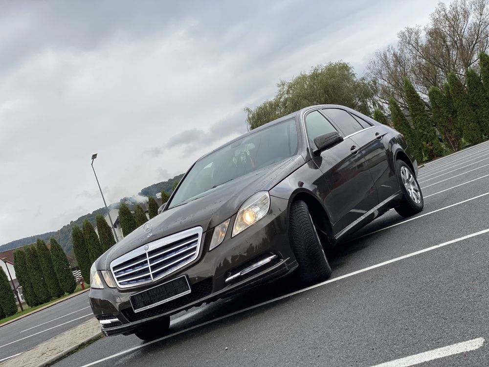 Vând Mercedes E-200 CDI