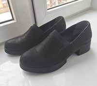 Женские чёрные туфли